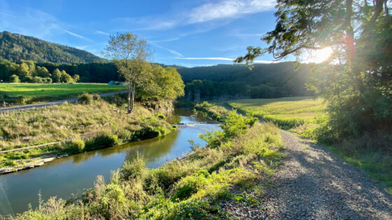 Sonnenuntergang über dem Ahr nahe Insul