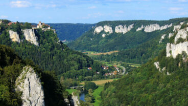 Donaubergland Blick vom Eichfelsen bei Irndorf ins Donautal
